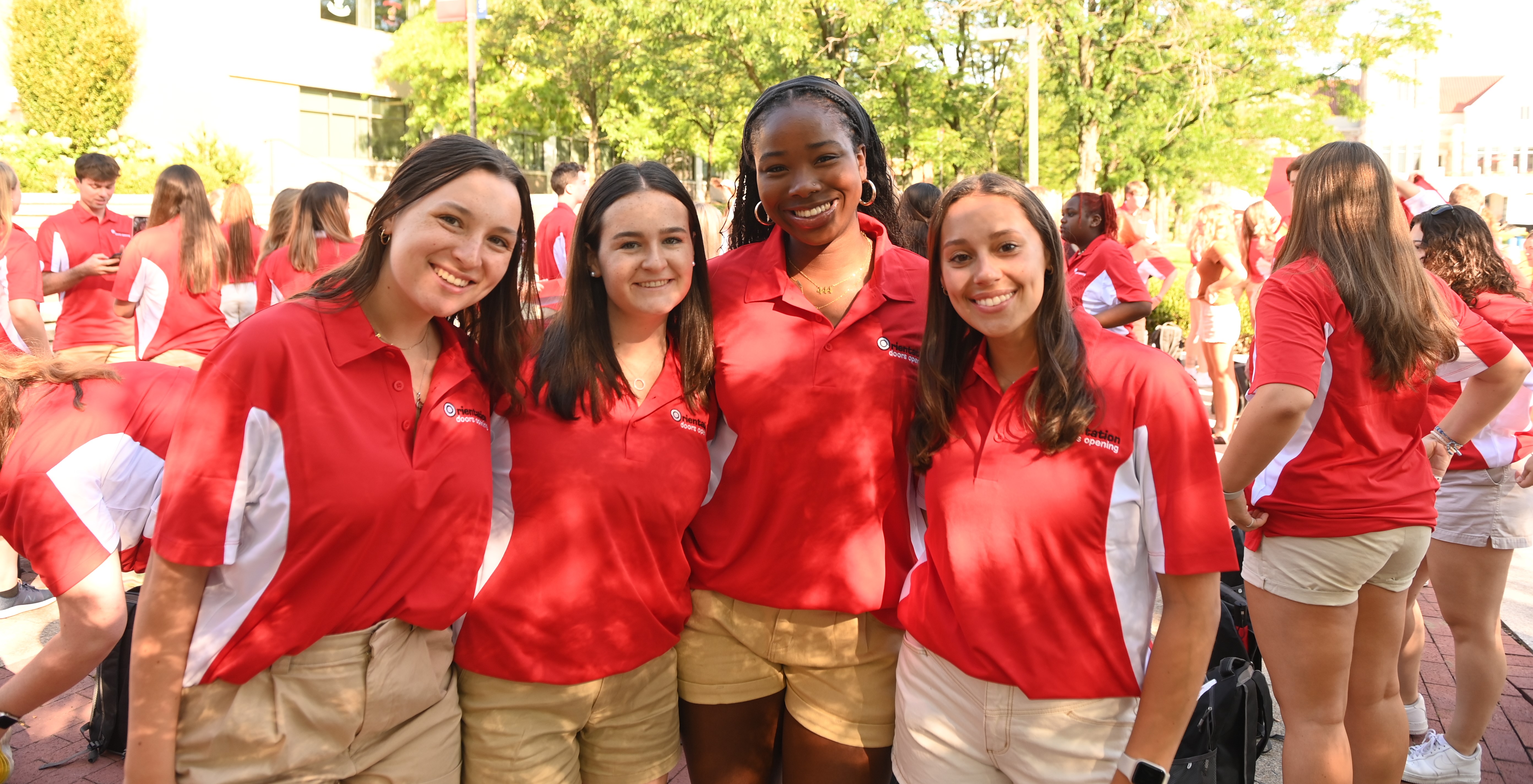 Orientation Advisors smiling for a group photo
